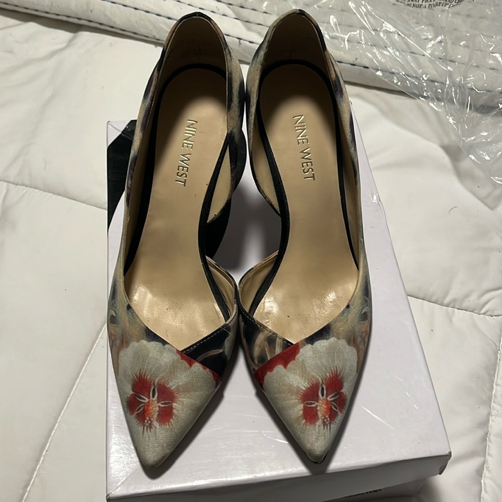 Nine West Jowzer Multi Color pumps 3.5” heel